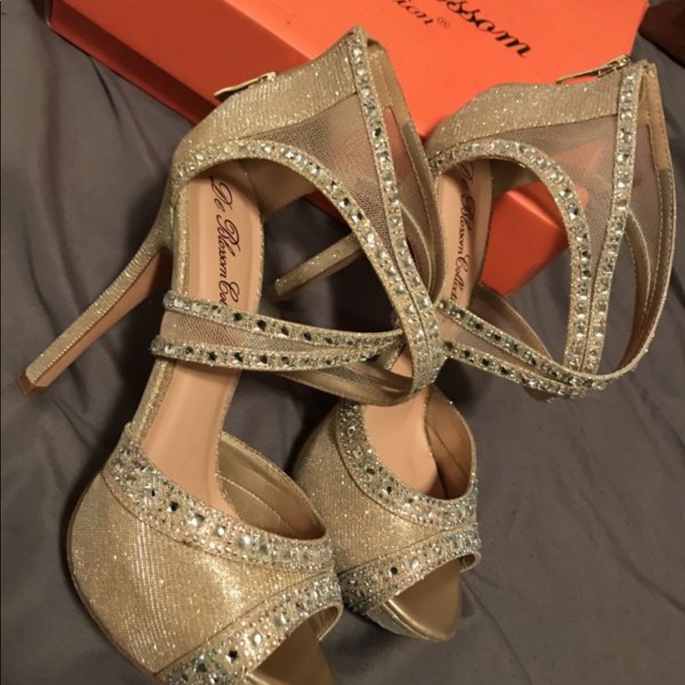 Nude Shimmer Heels Size 7...